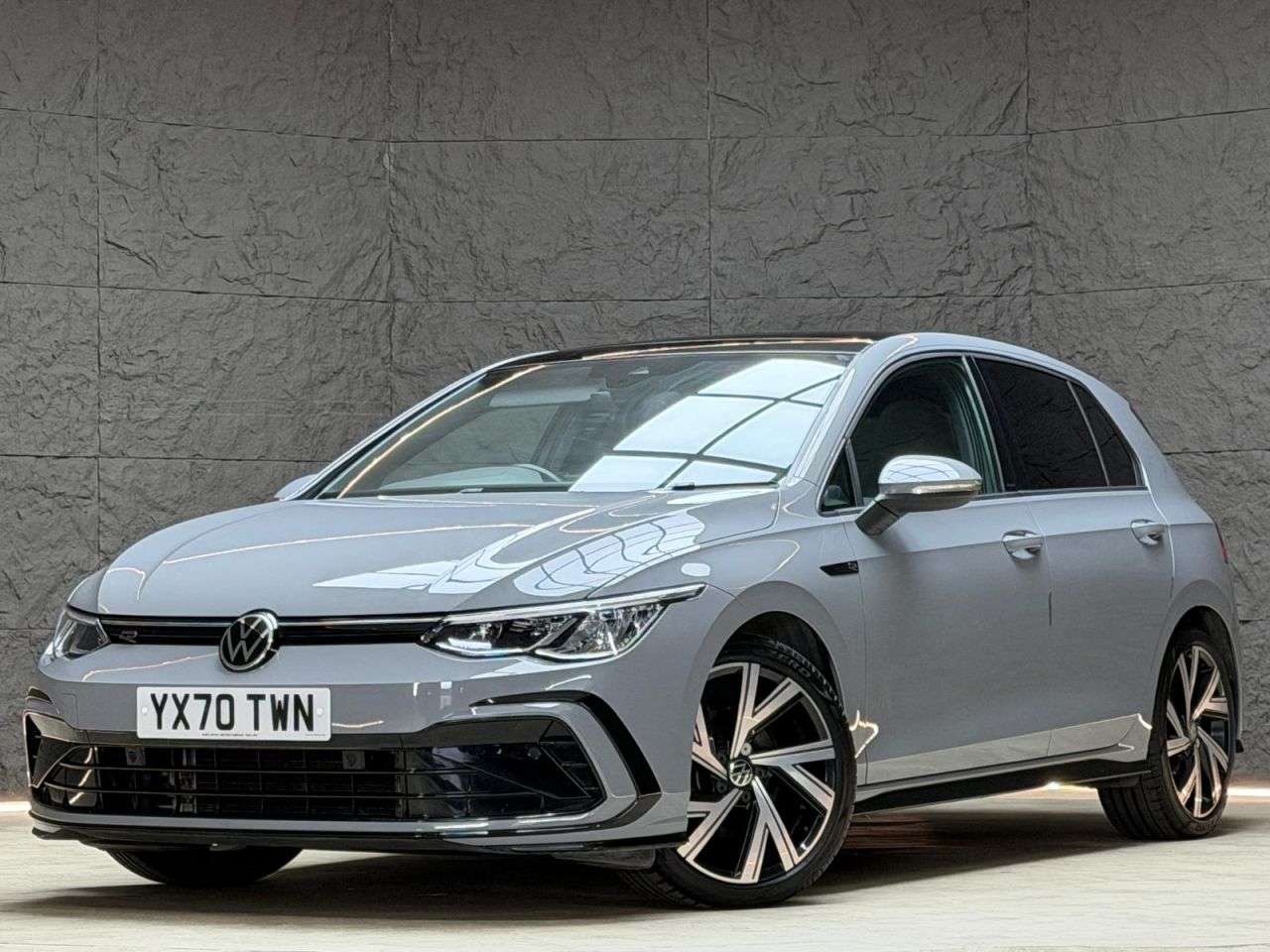 A 2020 VOLKSWAGEN GOLF 1.5 TSI R-Line Hatchback 5dr Petrol Manual Euro 6 (s/s) (150 ps) SUNROOF, 1 A 2020 VOLKSWAGEN GOLF 1.5 TSI R-Line Hatchback 5dr Petrol Manual Euro 6 (s/s) (150 ps) SUNROOF, 1