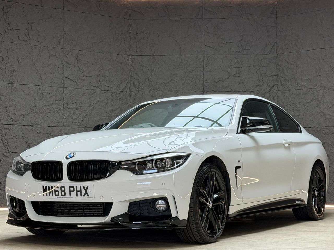 A 2018 BMW 4 SERIES 3.0 435d M Sport Coupe 2dr Diesel Auto xDrive Euro 6 (s/s) (313 ps) FSH, SU A 2018 BMW 4 SERIES 3.0 435d M Sport Coupe 2dr Diesel Auto xDrive Euro 6 (s/s) (313 ps) FSH, SU