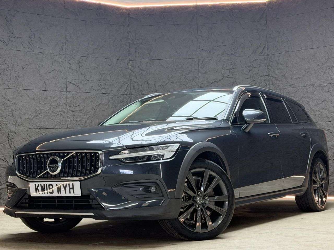 A 2019 VOLVO V60 CROSS COUNTRY 2.0 D4 Plus Estate 5dr Diesel Auto AWD Euro 6 (s/s) (190 ps) SUNROOF, REAR A 2019 VOLVO V60 CROSS COUNTRY 2.0 D4 Plus Estate 5dr Diesel Auto AWD Euro 6 (s/s) (190 ps) SUNROOF, REAR