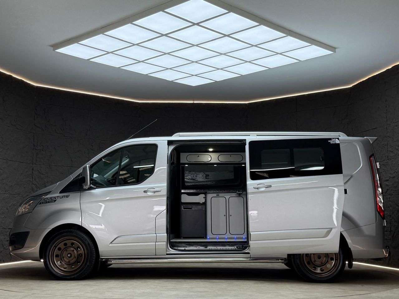 A 2015 FORD TRANSIT CUSTOM 2.2 TDCi 290 Limited Panel Van 5dr Diesel Manual L2 H1 (186 g/km, 123 bhp) A 2015 FORD TRANSIT CUSTOM 2.2 TDCi 290 Limited Panel Van 5dr Diesel Manual L2 H1 (186 g/km, 123 bhp)