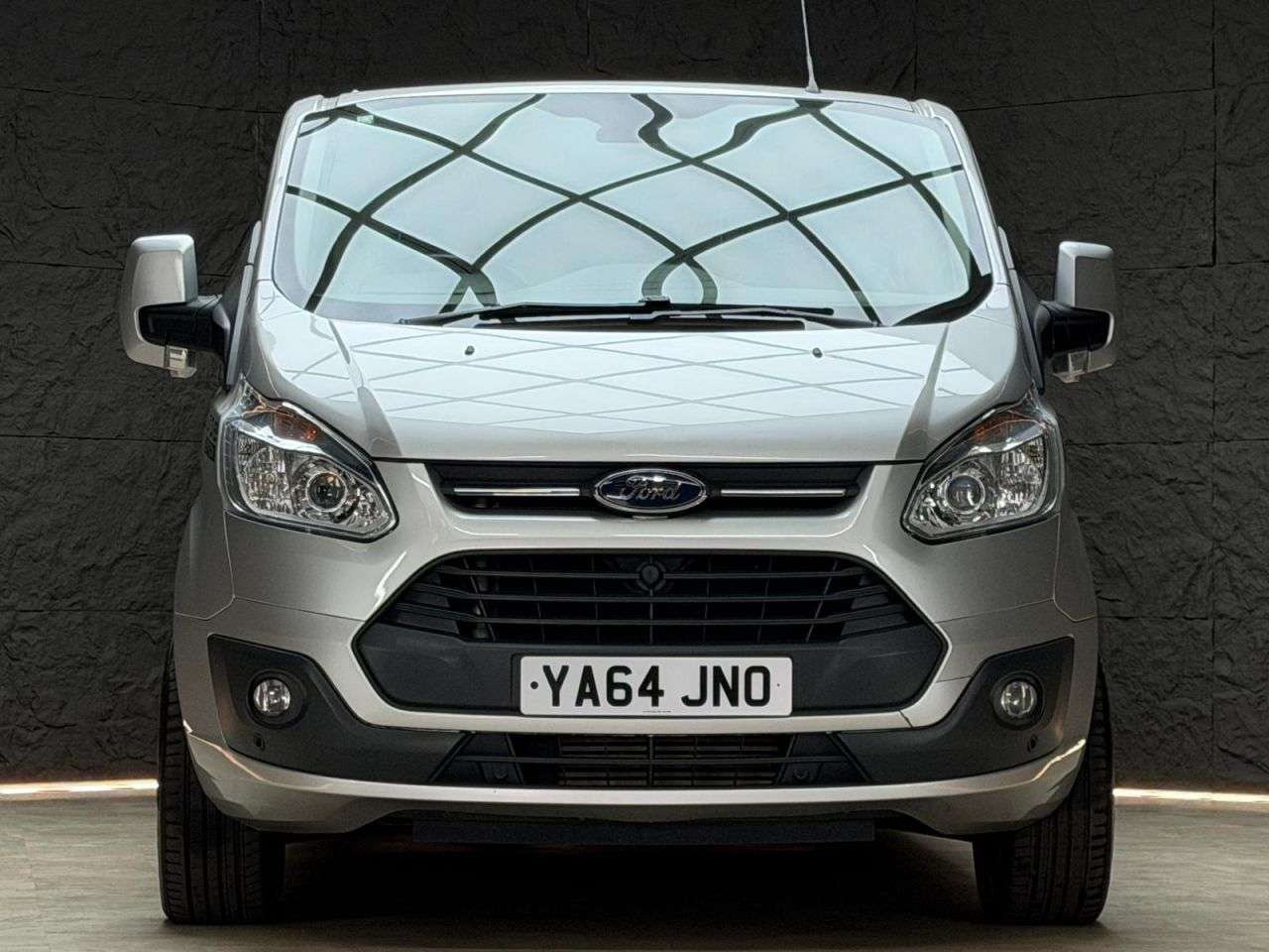A 2015 FORD TRANSIT CUSTOM 2.2 TDCi 290 Limited Panel Van 5dr Diesel Manual L2 H1 (186 g/km, 123 bhp) A 2015 FORD TRANSIT CUSTOM 2.2 TDCi 290 Limited Panel Van 5dr Diesel Manual L2 H1 (186 g/km, 123 bhp)