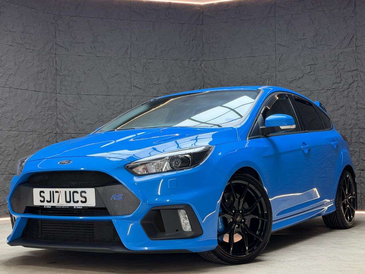 A 2017 FORD FOCUS 2.3T EcoBoost RS Hatchback 5dr Petrol Manual AWD Euro 6 (s/s) (350 ps) SUNR A 2017 FORD FOCUS 2.3T EcoBoost RS Hatchback 5dr Petrol Manual AWD Euro 6 (s/s) (350 ps) SUNR