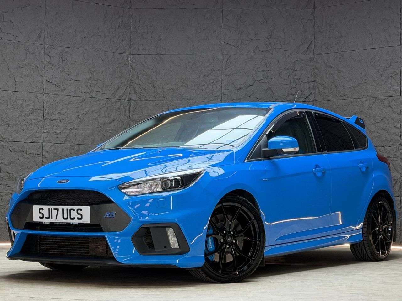 A 2017 FORD FOCUS 2.3T EcoBoost RS Hatchback 5dr Petrol Manual AWD Euro 6 (s/s) (350 ps) SUNR A 2017 FORD FOCUS 2.3T EcoBoost RS Hatchback 5dr Petrol Manual AWD Euro 6 (s/s) (350 ps) SUNR