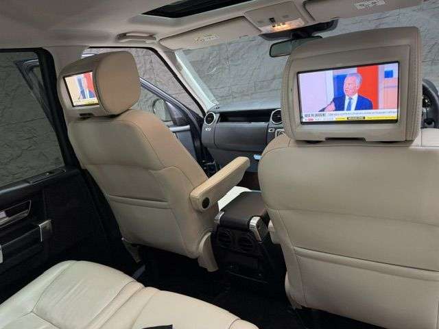 A 2014 LAND ROVER DISCOVERY 4 3.0 SD V6 HSE Luxury SUV 5dr Diesel Auto 4WD Euro 5 (s/s) (255 bhp) 2 OWNER A 2014 LAND ROVER DISCOVERY 4 3.0 SD V6 HSE Luxury SUV 5dr Diesel Auto 4WD Euro 5 (s/s) (255 bhp) 2 OWNER