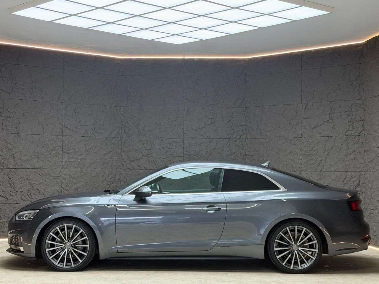 A 2018 AUDI A5 2.0 TDI 40 S line Coupe 2dr Diesel S Tronic Euro 6 (s/s) (190 ps) A 2018 AUDI A5 2.0 TDI 40 S line Coupe 2dr Diesel S Tronic Euro 6 (s/s) (190 ps)