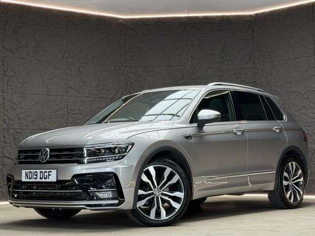 A 2019 VOLKSWAGEN TIGUAN 2.0 TDI R-Line SUV 5dr Diesel Manual Euro 6 (s/s) (150 ps) SUNROOF, PARKING A 2019 VOLKSWAGEN TIGUAN 2.0 TDI R-Line SUV 5dr Diesel Manual Euro 6 (s/s) (150 ps) SUNROOF, PARKING