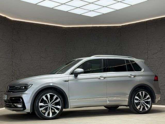 A 2019 VOLKSWAGEN TIGUAN 2.0 TDI R-Line SUV 5dr Diesel Manual Euro 6 (s/s) (150 ps) SUNROOF, PARKING A 2019 VOLKSWAGEN TIGUAN 2.0 TDI R-Line SUV 5dr Diesel Manual Euro 6 (s/s) (150 ps) SUNROOF, PARKING