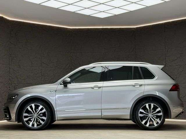 A 2019 VOLKSWAGEN TIGUAN 2.0 TDI R-Line SUV 5dr Diesel Manual Euro 6 (s/s) (150 ps) SUNROOF, PARKING A 2019 VOLKSWAGEN TIGUAN 2.0 TDI R-Line SUV 5dr Diesel Manual Euro 6 (s/s) (150 ps) SUNROOF, PARKING
