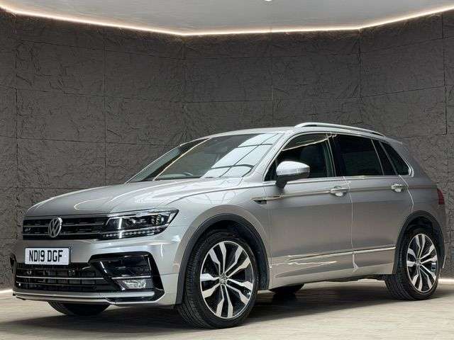 A 2019 VOLKSWAGEN TIGUAN 2.0 TDI R-Line SUV 5dr Diesel Manual Euro 6 (s/s) (150 ps) SUNROOF, PARKING A 2019 VOLKSWAGEN TIGUAN 2.0 TDI R-Line SUV 5dr Diesel Manual Euro 6 (s/s) (150 ps) SUNROOF, PARKING