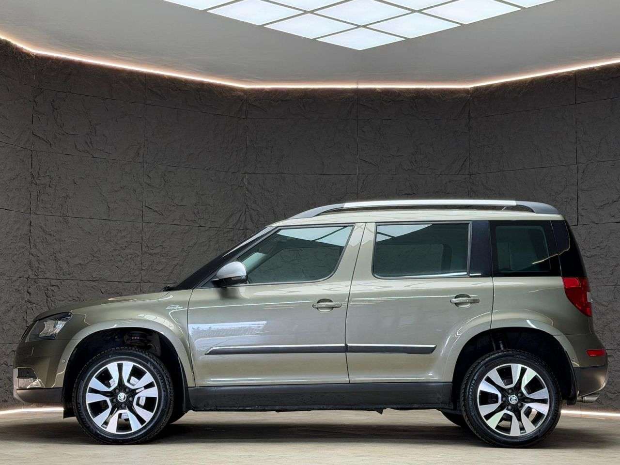 A 2016 SKODA YETI 2.0 TDI Laurin & Klement Outdoor 5dr Diesel Manual 4WD Euro 6 (s/s) (150 ps A 2016 SKODA YETI 2.0 TDI Laurin & Klement Outdoor 5dr Diesel Manual 4WD Euro 6 (s/s) (150 ps