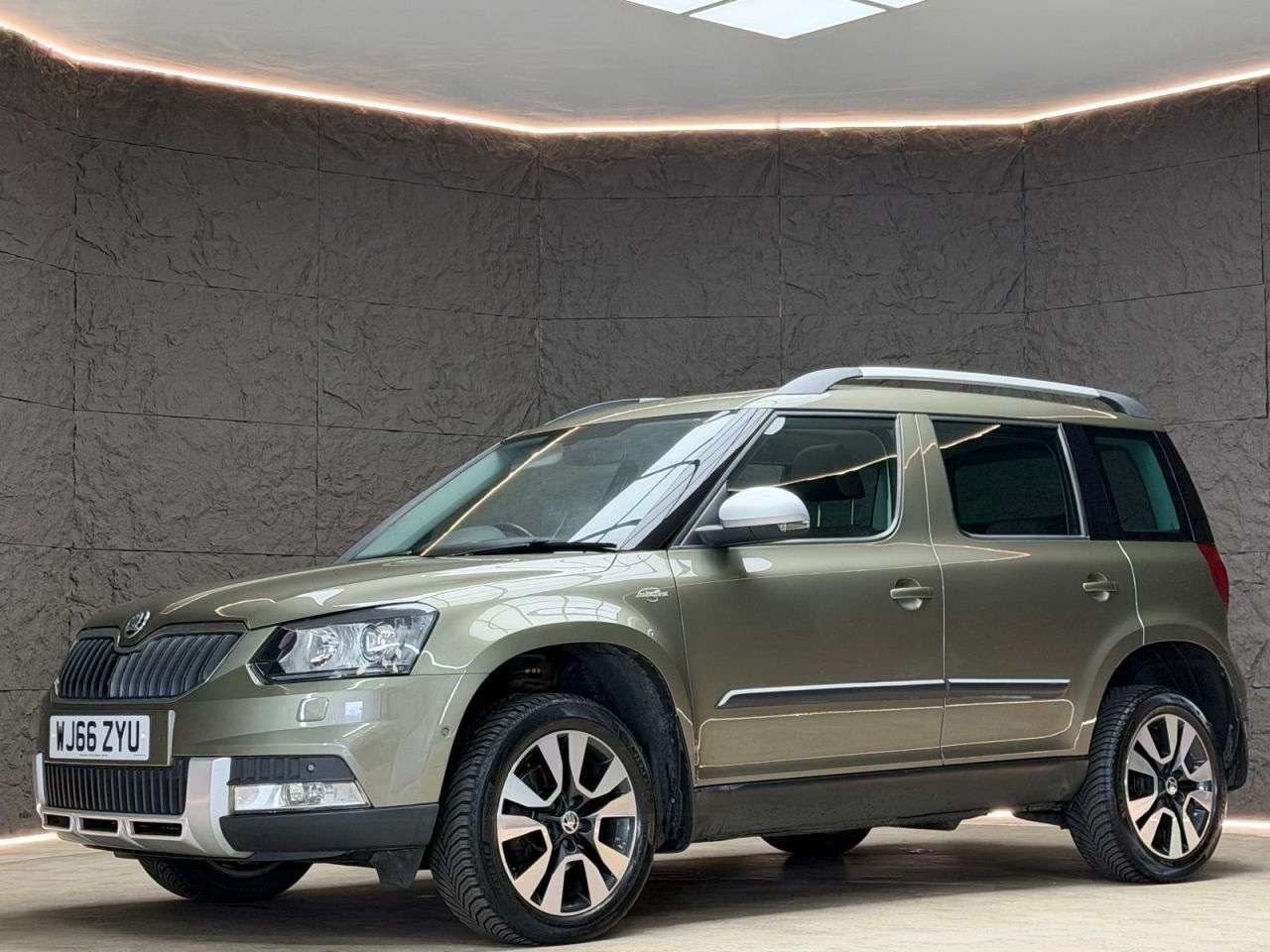 A 2016 SKODA YETI 2.0 TDI Laurin & Klement Outdoor 5dr Diesel Manual 4WD Euro 6 (s/s) (150 ps A 2016 SKODA YETI 2.0 TDI Laurin & Klement Outdoor 5dr Diesel Manual 4WD Euro 6 (s/s) (150 ps
