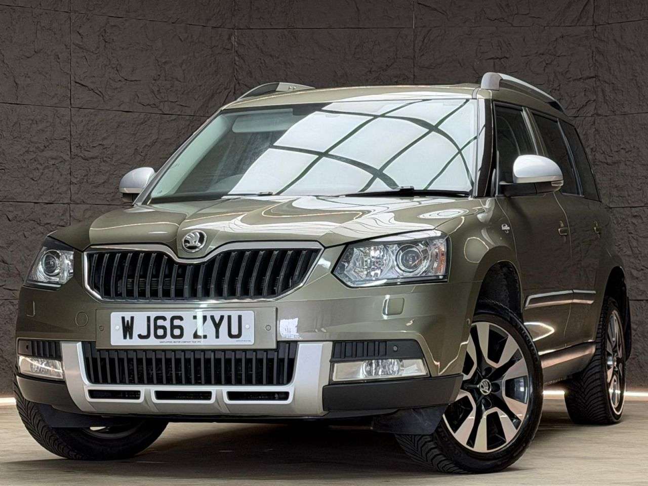 A 2016 SKODA YETI 2.0 TDI Laurin & Klement Outdoor 5dr Diesel Manual 4WD Euro 6 (s/s) (150 ps A 2016 SKODA YETI 2.0 TDI Laurin & Klement Outdoor 5dr Diesel Manual 4WD Euro 6 (s/s) (150 ps