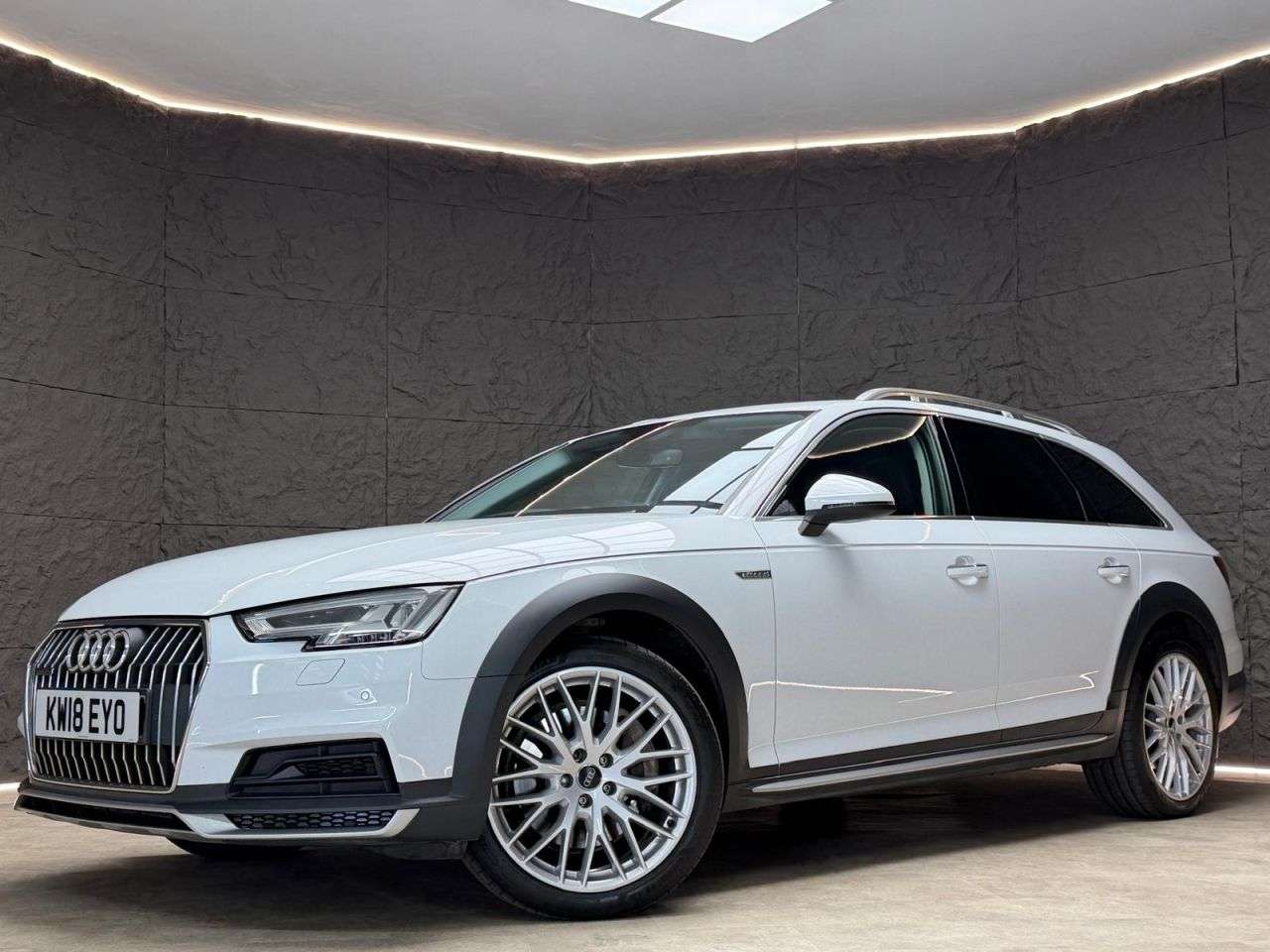 A 2018 AUDI A4 ALLROAD 3.0 TDI V6 Sport Estate 5dr Diesel Tiptronic quattro Euro 6 (s/s) (272 ps) A 2018 AUDI A4 ALLROAD 3.0 TDI V6 Sport Estate 5dr Diesel Tiptronic quattro Euro 6 (s/s) (272 ps)