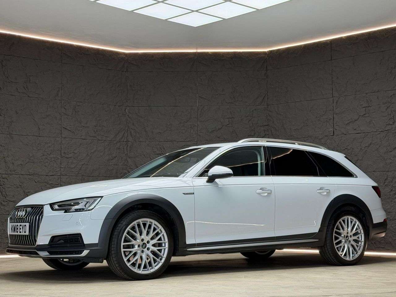 A 2018 AUDI A4 ALLROAD 3.0 TDI V6 Sport Estate 5dr Diesel Tiptronic quattro Euro 6 (s/s) (272 ps) A 2018 AUDI A4 ALLROAD 3.0 TDI V6 Sport Estate 5dr Diesel Tiptronic quattro Euro 6 (s/s) (272 ps)