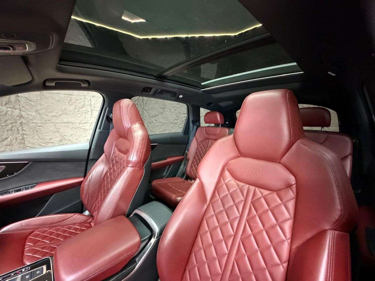 A 2020 AUDI SQ7 4.0 TDI V8 SUV 5dr Diesel Tiptronic quattro Euro 6 (s/s) (435 ps) SUNROOF, A 2020 AUDI SQ7 4.0 TDI V8 SUV 5dr Diesel Tiptronic quattro Euro 6 (s/s) (435 ps) SUNROOF,