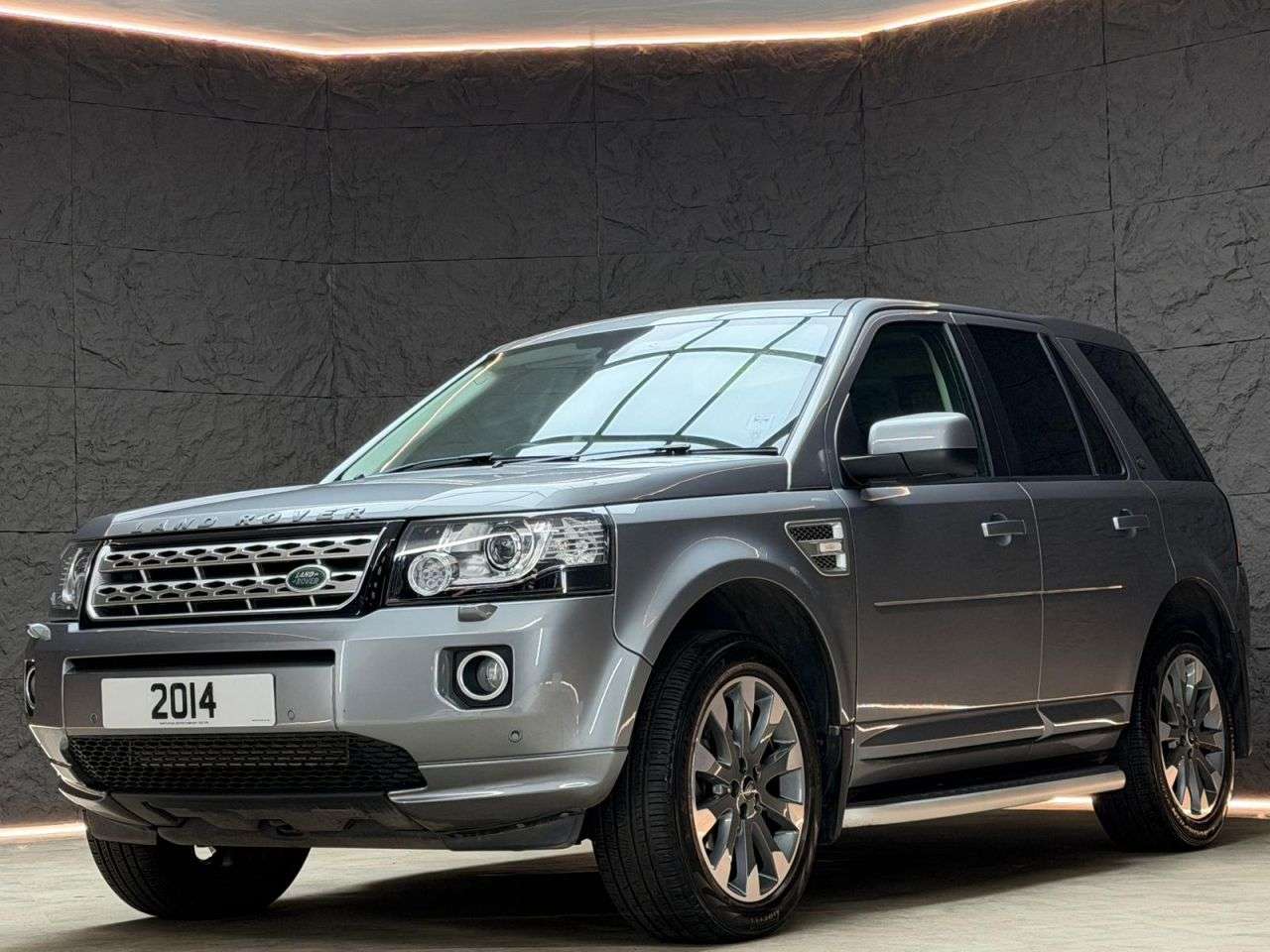 A 2014 LAND ROVER FREELANDER 2 2.2 SD4 Metropolis SUV 5dr Diesel CommandShift 4WD Euro 5 (190 ps) FULL SER A 2014 LAND ROVER FREELANDER 2 2.2 SD4 Metropolis SUV 5dr Diesel CommandShift 4WD Euro 5 (190 ps) FULL SER