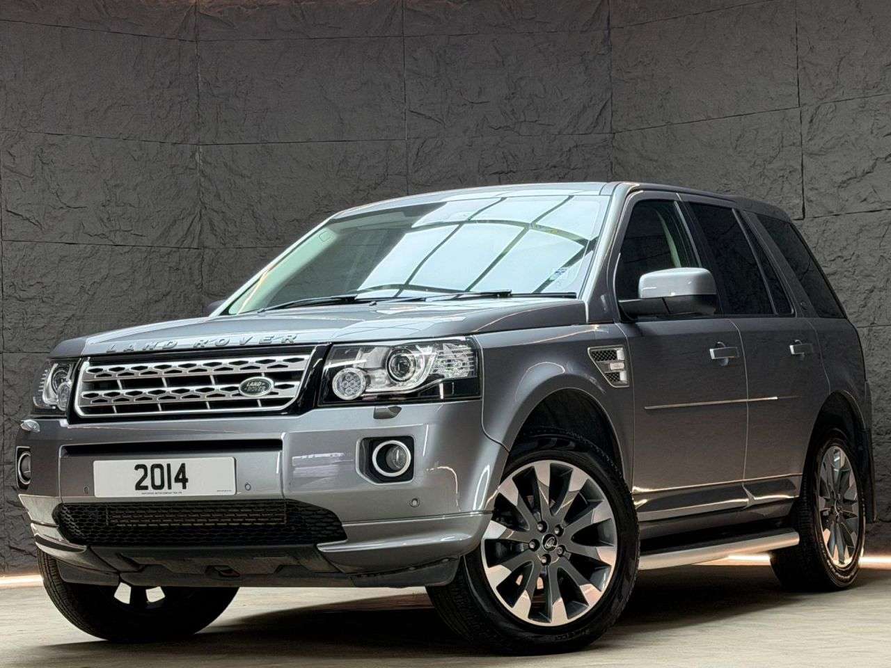 A 2014 LAND ROVER FREELANDER 2 2.2 SD4 Metropolis SUV 5dr Diesel CommandShift 4WD Euro 5 (190 ps) FULL SER A 2014 LAND ROVER FREELANDER 2 2.2 SD4 Metropolis SUV 5dr Diesel CommandShift 4WD Euro 5 (190 ps) FULL SER