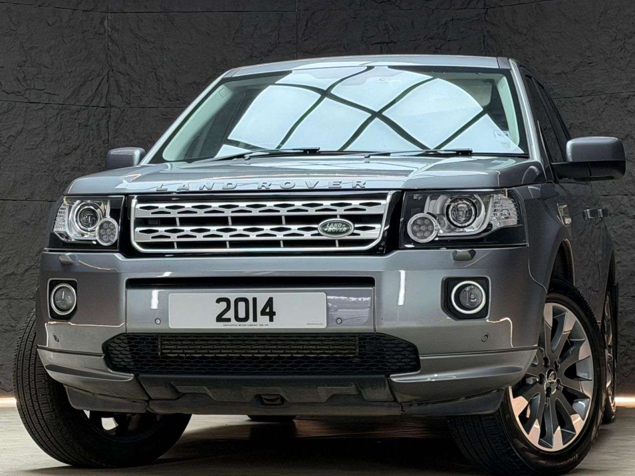 A 2014 LAND ROVER FREELANDER 2 2.2 SD4 Metropolis SUV 5dr Diesel CommandShift 4WD Euro 5 (190 ps) FULL SER A 2014 LAND ROVER FREELANDER 2 2.2 SD4 Metropolis SUV 5dr Diesel CommandShift 4WD Euro 5 (190 ps) FULL SER