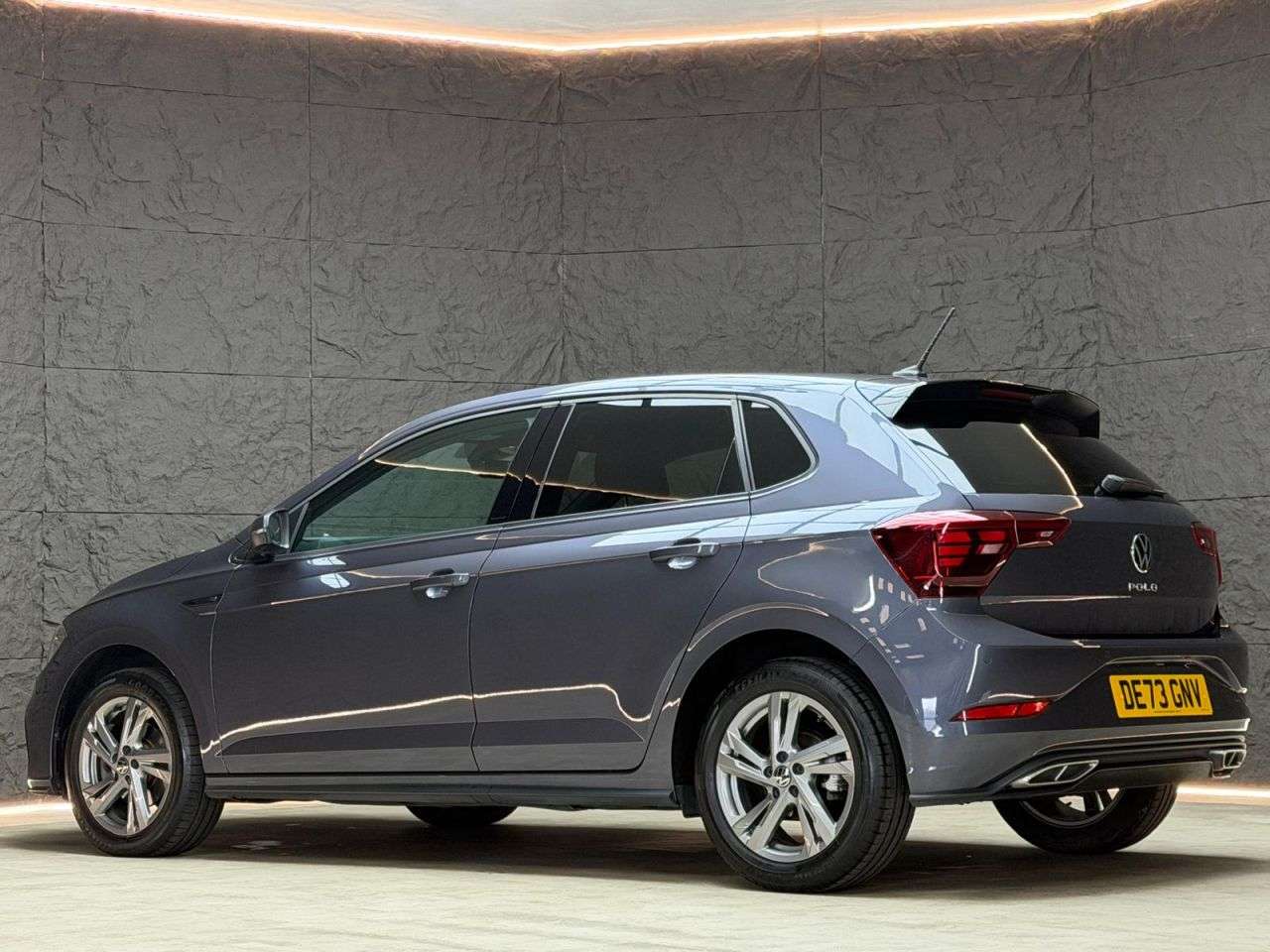 A 2023 VOLKSWAGEN POLO 1.0 TSI R-Line Hatchback 5dr Petrol DSG Euro 6 (s/s) (110 ps) APPLE CARPLAY A 2023 VOLKSWAGEN POLO 1.0 TSI R-Line Hatchback 5dr Petrol DSG Euro 6 (s/s) (110 ps) APPLE CARPLAY