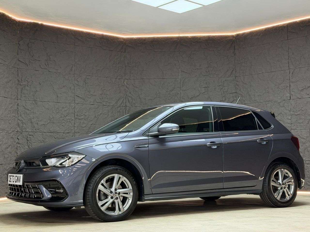 A 2023 VOLKSWAGEN POLO 1.0 TSI R-Line Hatchback 5dr Petrol DSG Euro 6 (s/s) (110 ps) APPLE CARPLAY A 2023 VOLKSWAGEN POLO 1.0 TSI R-Line Hatchback 5dr Petrol DSG Euro 6 (s/s) (110 ps) APPLE CARPLAY