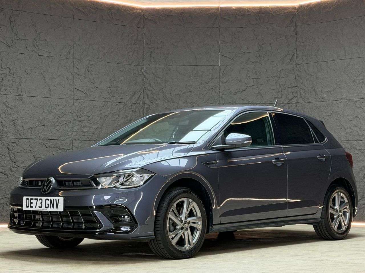 A 2023 VOLKSWAGEN POLO 1.0 TSI R-Line Hatchback 5dr Petrol DSG Euro 6 (s/s) (110 ps) APPLE CARPLAY A 2023 VOLKSWAGEN POLO 1.0 TSI R-Line Hatchback 5dr Petrol DSG Euro 6 (s/s) (110 ps) APPLE CARPLAY