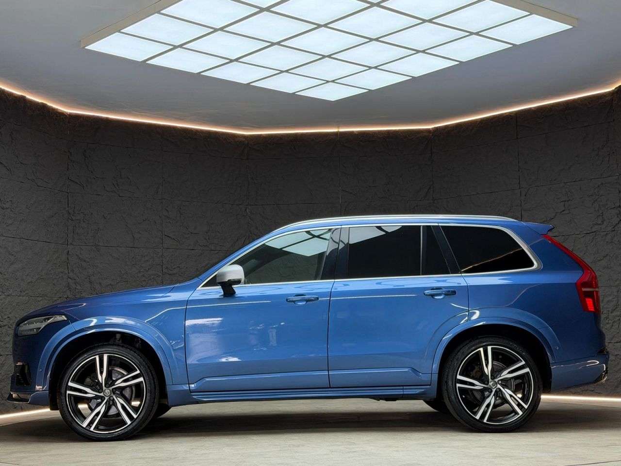 A 2016 VOLVO XC90 2.0 D5 R-Design SUV 5dr Diesel Geartronic 4WD Euro 6 (s/s) (225 ps) XENIUM A 2016 VOLVO XC90 2.0 D5 R-Design SUV 5dr Diesel Geartronic 4WD Euro 6 (s/s) (225 ps) XENIUM