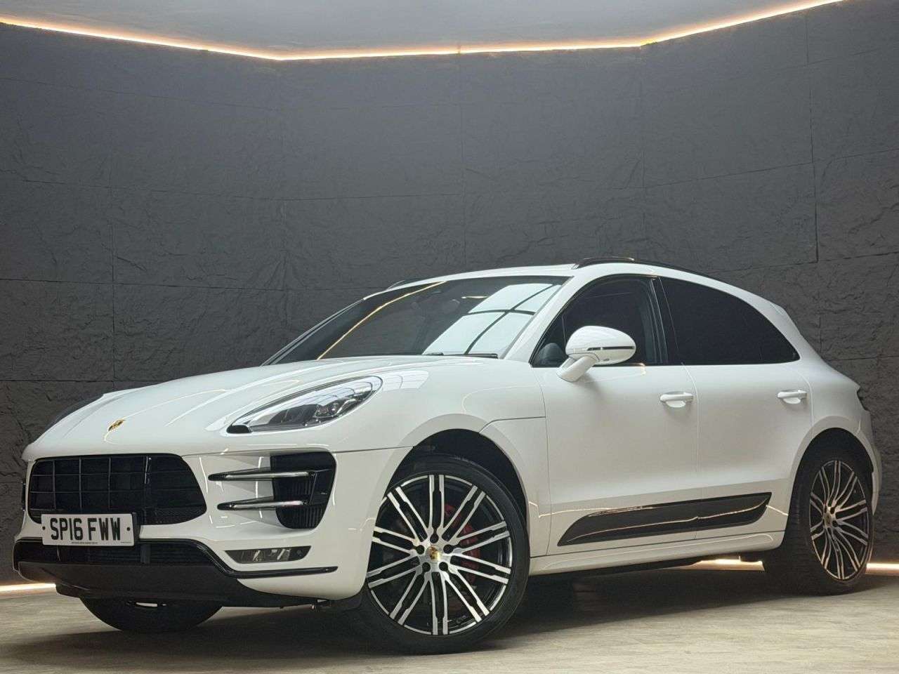 2016 PORSCHE MACAN 2016 PORSCHE MACAN