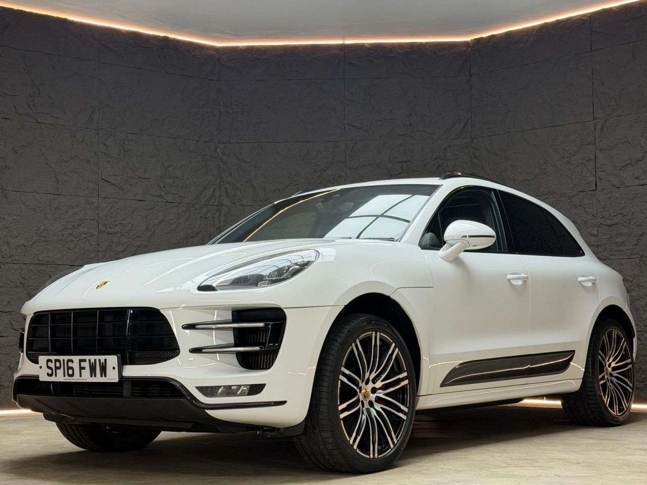 A 2016 PORSCHE MACAN 3.6T V6 Turbo SUV 5dr Petrol PDK 4WD Euro 6 (s/s) (400 ps) SUNROOF & SPORT A 2016 PORSCHE MACAN 3.6T V6 Turbo SUV 5dr Petrol PDK 4WD Euro 6 (s/s) (400 ps) SUNROOF & SPORT