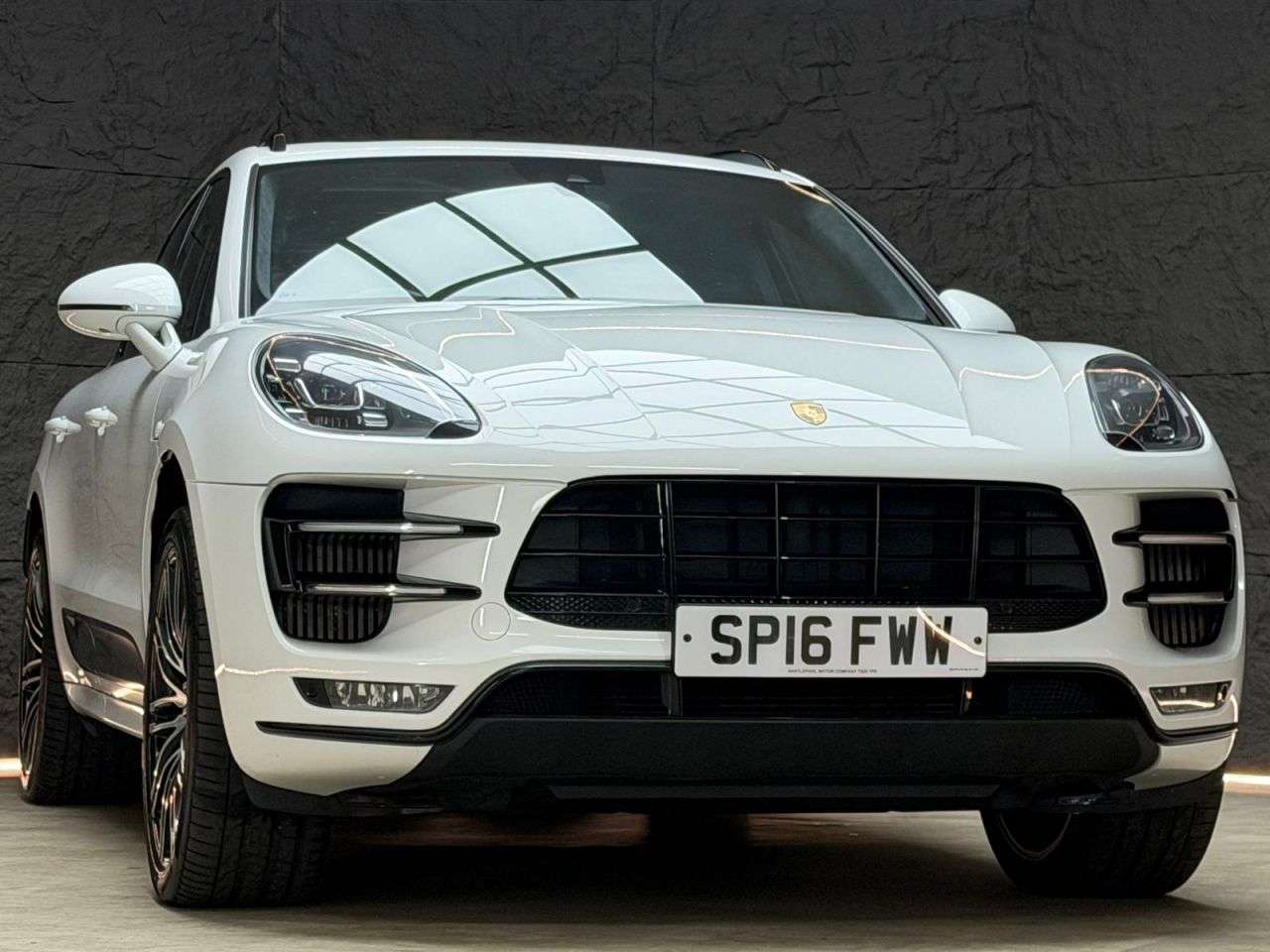 A 2016 PORSCHE MACAN 3.6T V6 Turbo SUV 5dr Petrol PDK 4WD Euro 6 (s/s) (400 ps) SUNROOF & SPORT A 2016 PORSCHE MACAN 3.6T V6 Turbo SUV 5dr Petrol PDK 4WD Euro 6 (s/s) (400 ps) SUNROOF & SPORT
