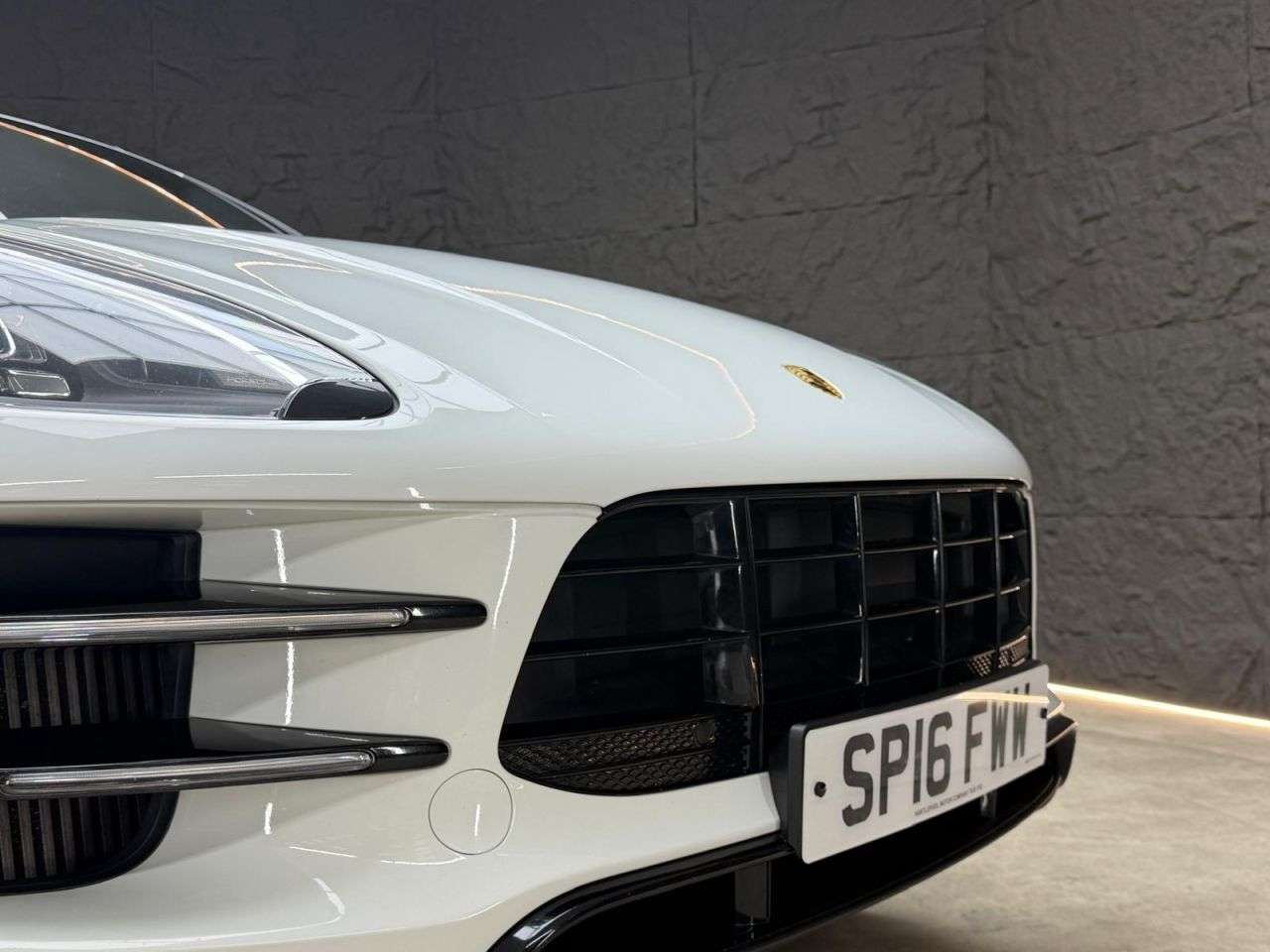 2016 PORSCHE MACAN 2016 PORSCHE MACAN