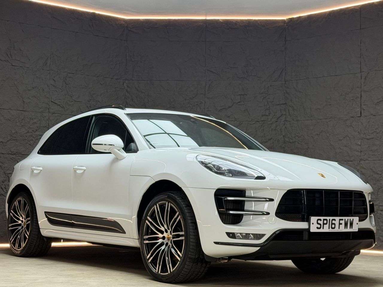 2016 PORSCHE MACAN 2016 PORSCHE MACAN