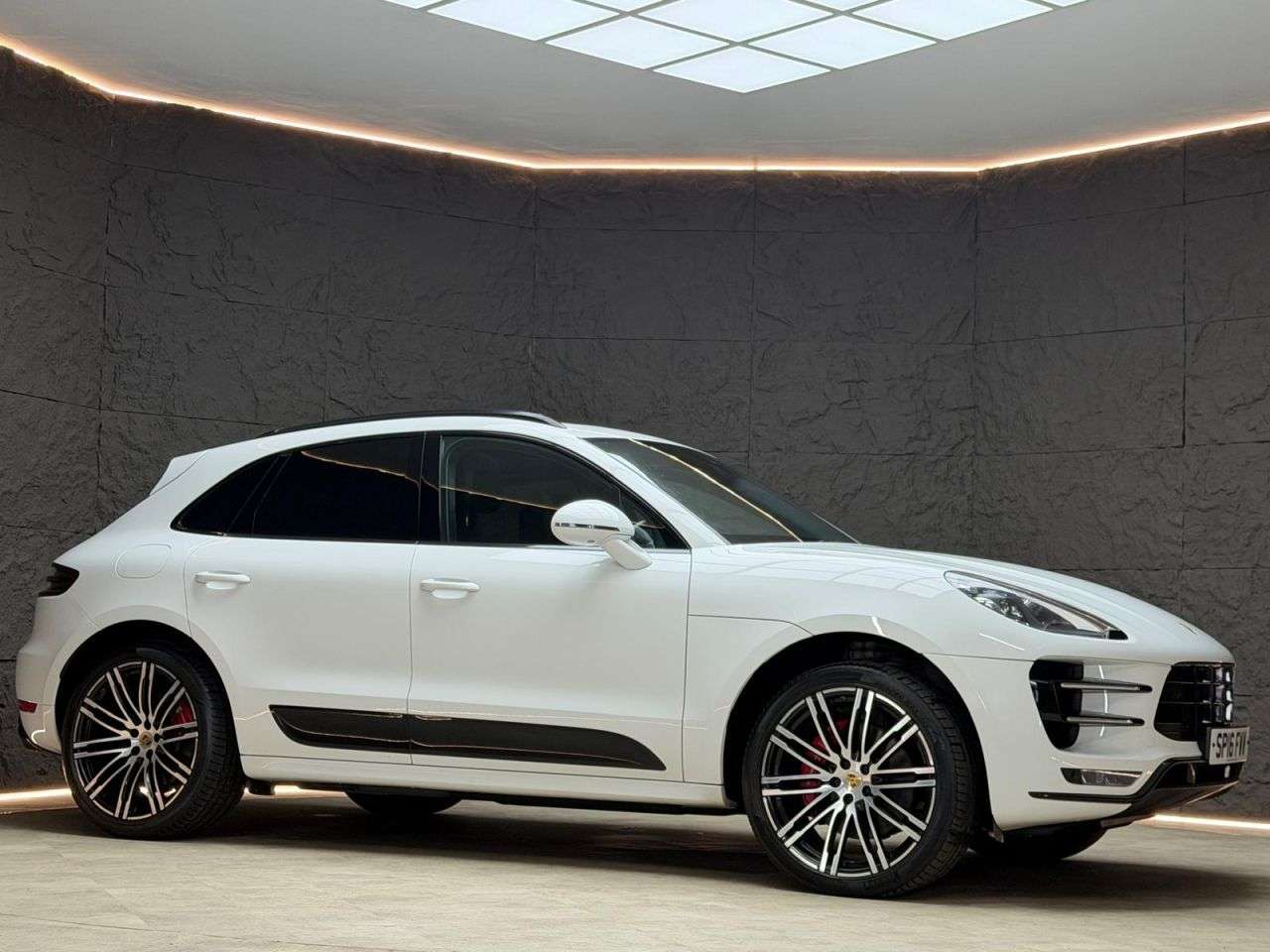 2016 PORSCHE MACAN 2016 PORSCHE MACAN