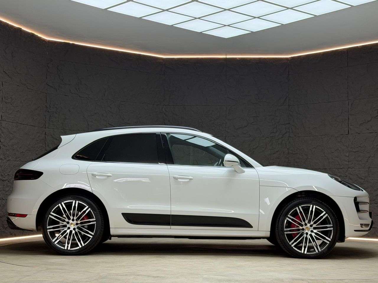 2016 PORSCHE MACAN 2016 PORSCHE MACAN