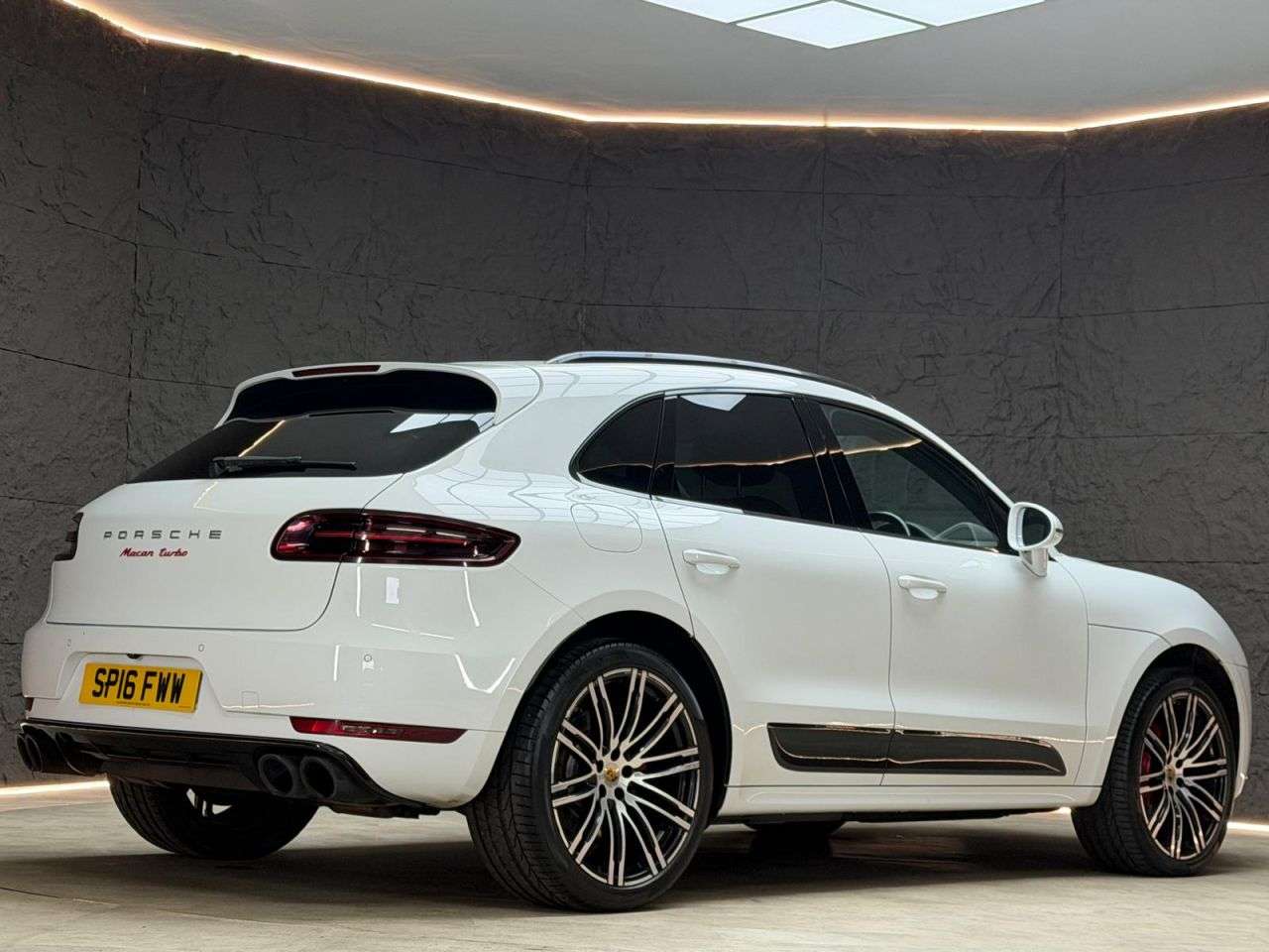 2016 PORSCHE MACAN 2016 PORSCHE MACAN