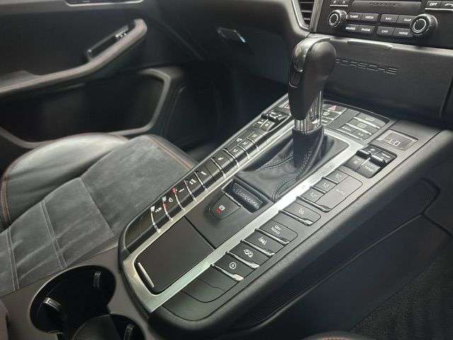 2016 PORSCHE MACAN 2016 PORSCHE MACAN