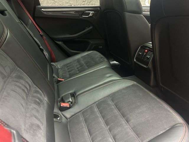 2016 PORSCHE MACAN 2016 PORSCHE MACAN
