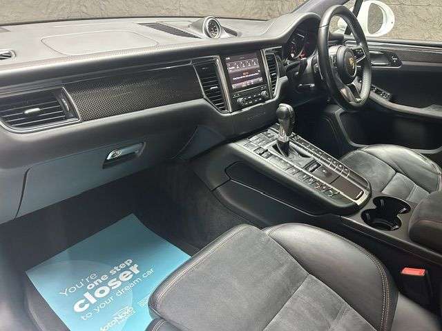 2016 PORSCHE MACAN 2016 PORSCHE MACAN