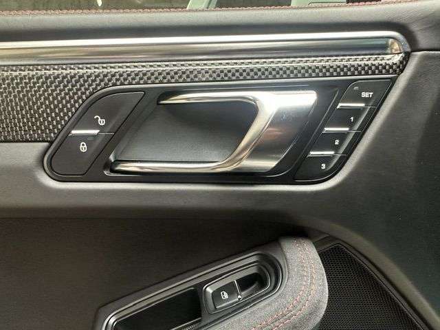 2016 PORSCHE MACAN 2016 PORSCHE MACAN