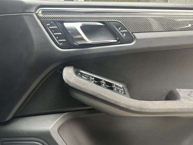 2016 PORSCHE MACAN 2016 PORSCHE MACAN