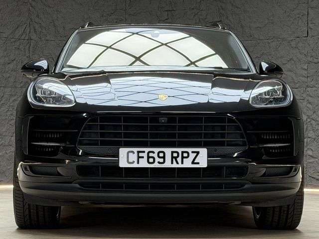 A 2019 PORSCHE MACAN 3.0T V6 S SUV 5dr Petrol PDK 4WD Euro 6 (s/s) (354 ps) ** FULL PORSCHE SERV A 2019 PORSCHE MACAN 3.0T V6 S SUV 5dr Petrol PDK 4WD Euro 6 (s/s) (354 ps) ** FULL PORSCHE SERV