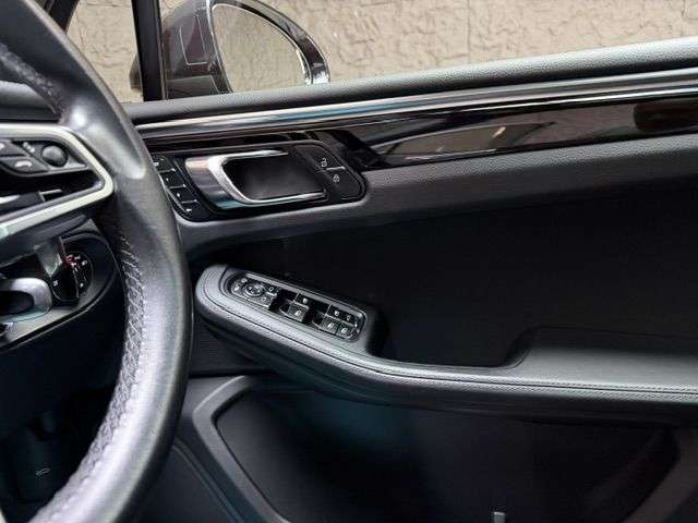 2019 PORSCHE MACAN 2019 PORSCHE MACAN