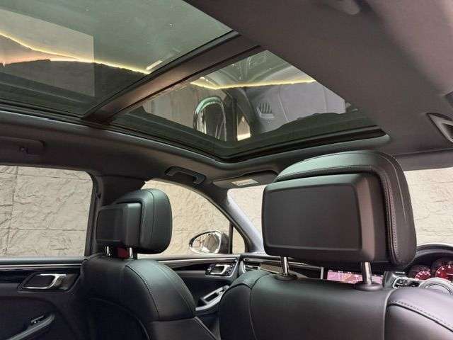 A 2019 PORSCHE MACAN 3.0T V6 S SUV 5dr Petrol PDK 4WD Euro 6 (s/s) (354 ps) ** FULL PORSCHE SERV A 2019 PORSCHE MACAN 3.0T V6 S SUV 5dr Petrol PDK 4WD Euro 6 (s/s) (354 ps) ** FULL PORSCHE SERV