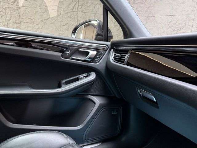 2019 PORSCHE MACAN 2019 PORSCHE MACAN