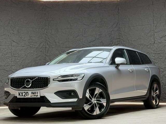 A 2020 VOLVO V60 CROSS COUNTRY 2.0 D4 Plus Estate 5dr Diesel Auto AWD Euro 6 (s/s) (190 ps) FSH, SUNROOF, A 2020 VOLVO V60 CROSS COUNTRY 2.0 D4 Plus Estate 5dr Diesel Auto AWD Euro 6 (s/s) (190 ps) FSH, SUNROOF,