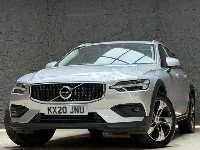 A 2020 VOLVO V60 CROSS COUNTRY 2.0 D4 Plus Estate 5dr Diesel Auto AWD Euro 6 (s/s) (190 ps) FSH, SUNROOF, A 2020 VOLVO V60 CROSS COUNTRY 2.0 D4 Plus Estate 5dr Diesel Auto AWD Euro 6 (s/s) (190 ps) FSH, SUNROOF,