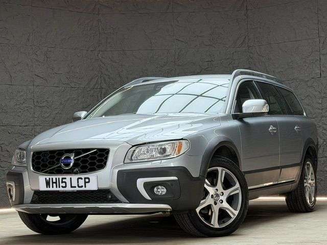 A 2015 VOLVO XC70 2.4 D5 SE Lux Estate 5dr Diesel Geartronic AWD Euro 5 (215 ps) £2,125 EXTRA A 2015 VOLVO XC70 2.4 D5 SE Lux Estate 5dr Diesel Geartronic AWD Euro 5 (215 ps) £2,125 EXTRA