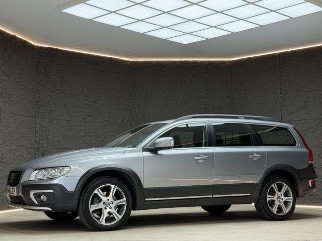 A 2015 VOLVO XC70 2.4 D5 SE Lux Estate 5dr Diesel Geartronic AWD Euro 5 (215 ps) £2,125 EXTRA A 2015 VOLVO XC70 2.4 D5 SE Lux Estate 5dr Diesel Geartronic AWD Euro 5 (215 ps) £2,125 EXTRA