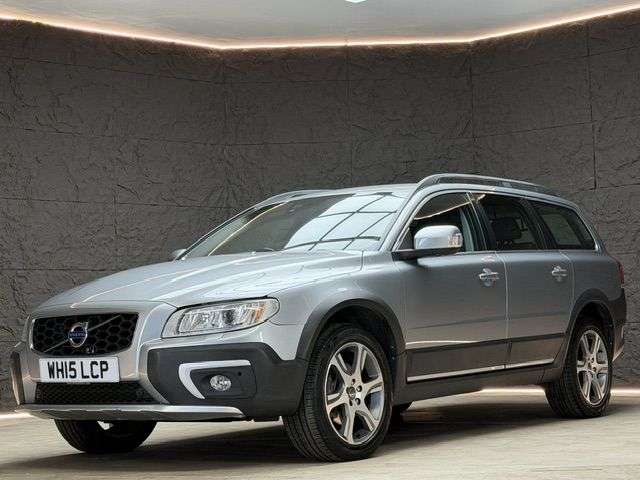 A 2015 VOLVO XC70 2.4 D5 SE Lux Estate 5dr Diesel Geartronic AWD Euro 5 (215 ps) £2,125 EXTRA A 2015 VOLVO XC70 2.4 D5 SE Lux Estate 5dr Diesel Geartronic AWD Euro 5 (215 ps) £2,125 EXTRA