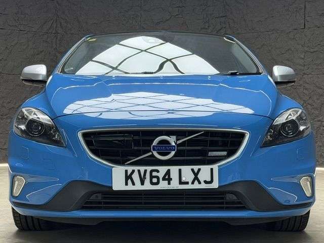 A 2014 VOLVO V40 2.0 D4 R-Design Lux Nav Hatchback 5dr Diesel Manual Euro 6 (s/s) (190 ps) F A 2014 VOLVO V40 2.0 D4 R-Design Lux Nav Hatchback 5dr Diesel Manual Euro 6 (s/s) (190 ps) F