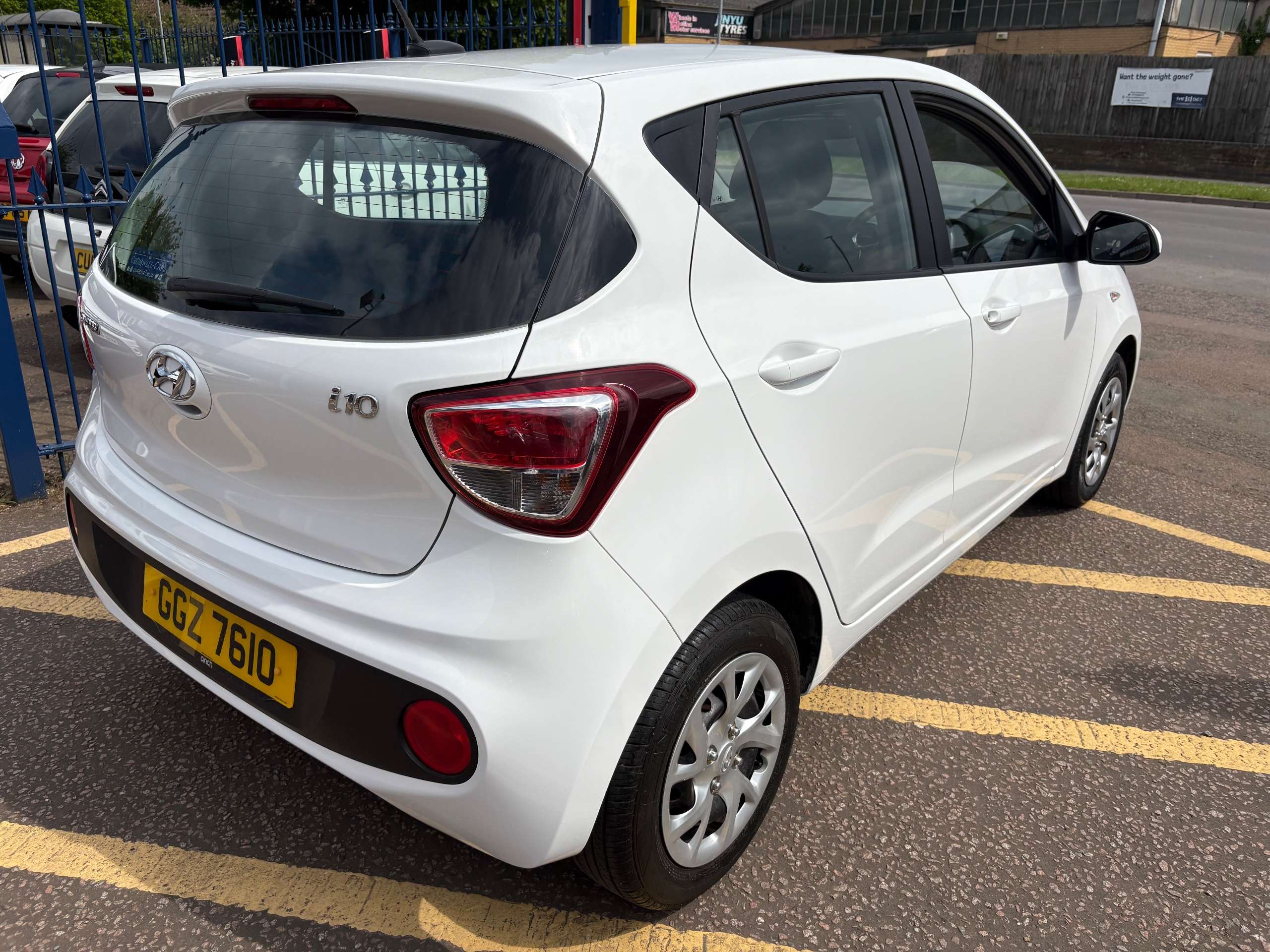 A 2017 HYUNDAI I10 1.0 SE Hatchback 5dr Petrol Manual Euro 6 (66 ps) A 2017 HYUNDAI I10 1.0 SE Hatchback 5dr Petrol Manual Euro 6 (66 ps)